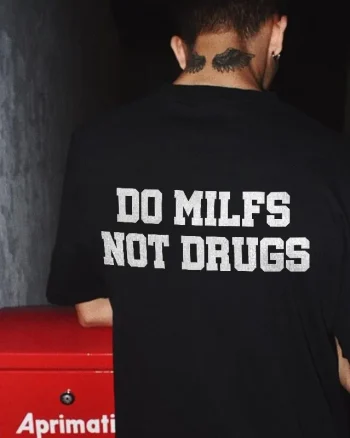Do Milfs Not Drugs Printed Men’s T-shirt
